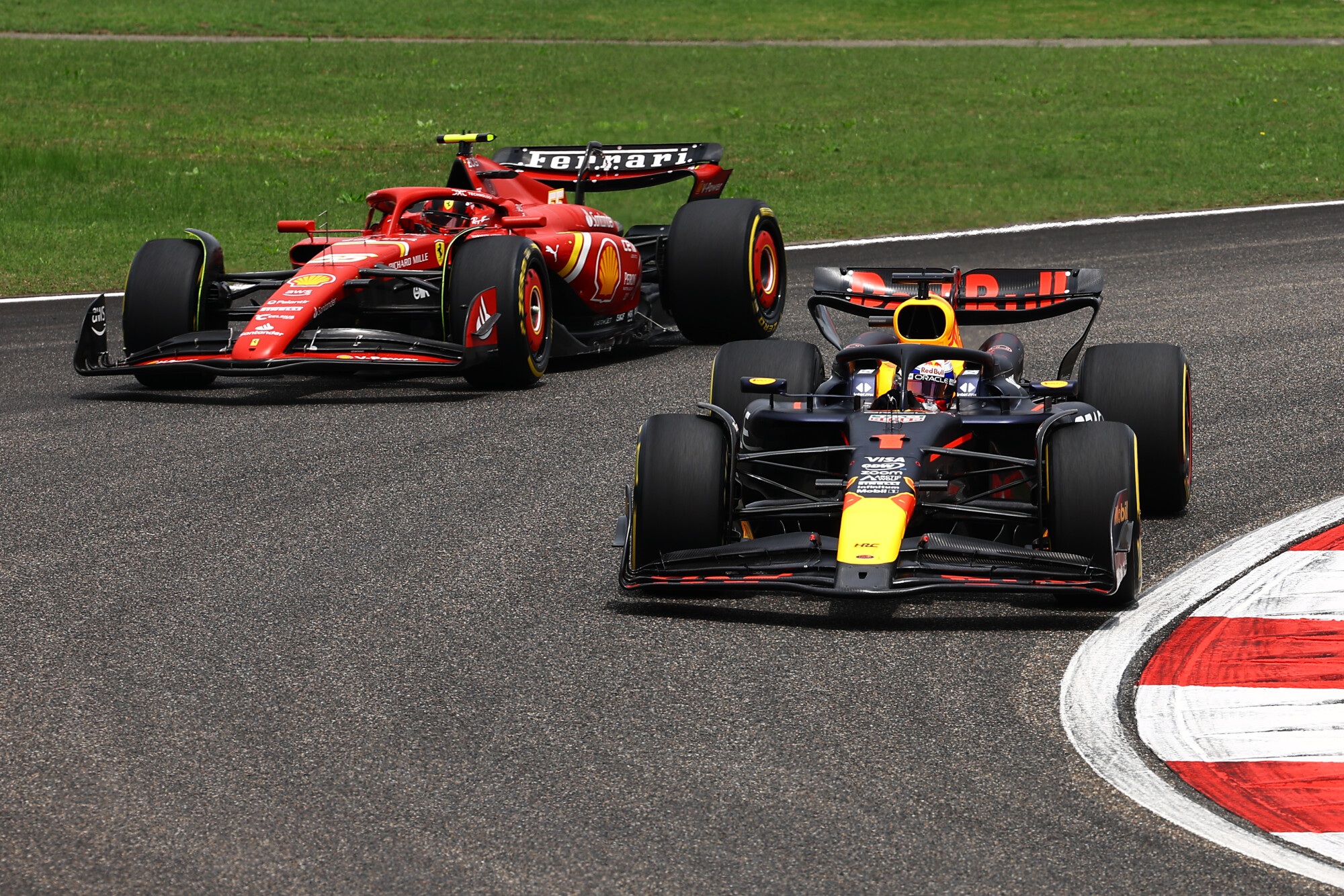 Verstappen met Sainz sprintrace China