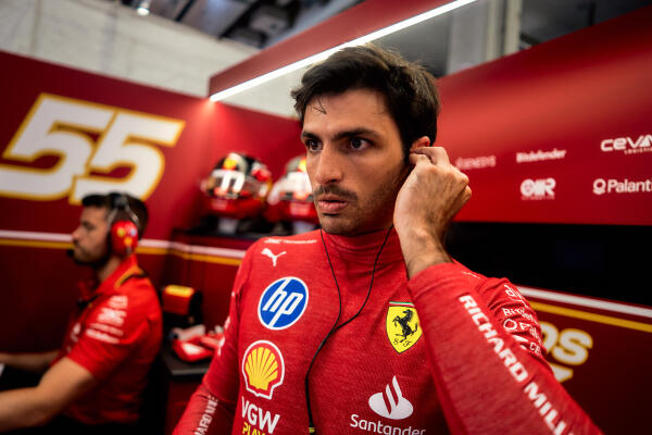 Carlos Sainz garage Oostenrijk 2024
