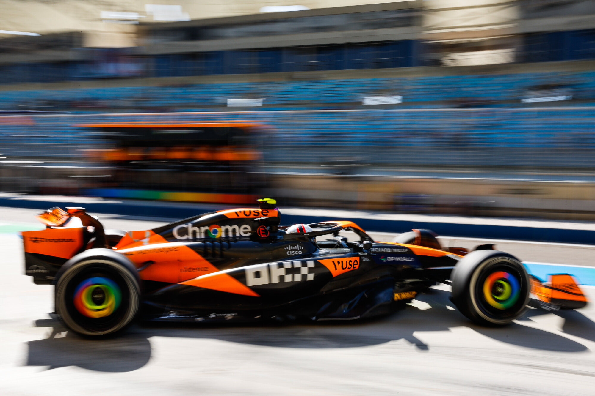 McLaren MCL38 zijkant