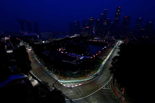 Max_Verstappen_Scuderia_Toro_Rosso_GP_Singapore_2015_FP1