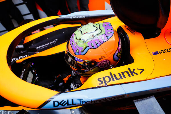 Ricciardo-in-auto