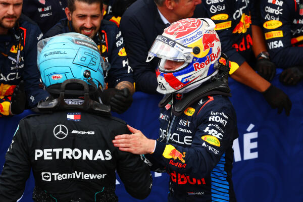 Max Verstappen en George Russell