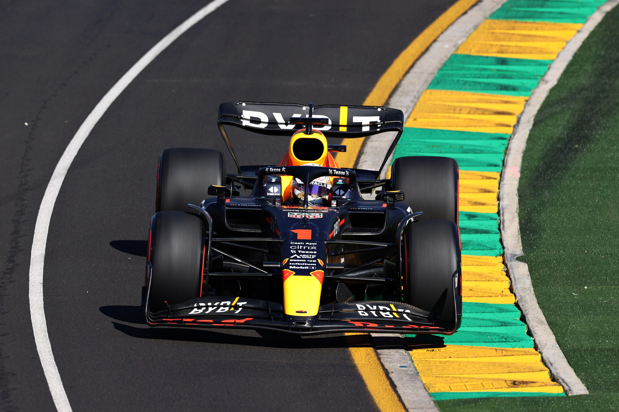 Max Verstappen op de baan VT1 GP Australië 2022