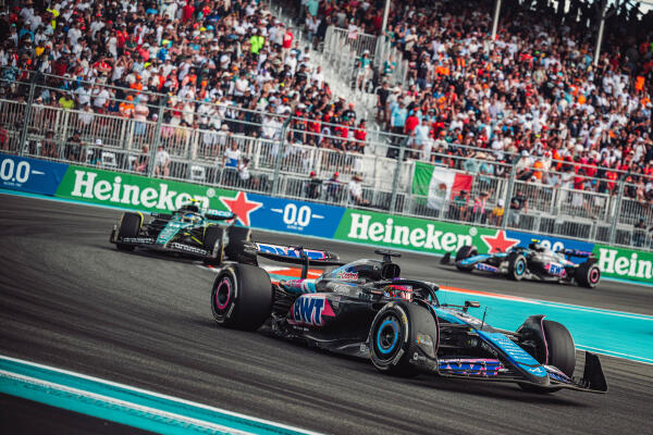 ocon in gevecht met alonso en gasly miami