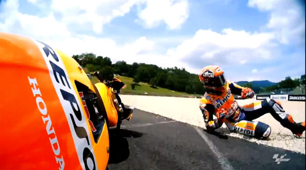 images_MotoGP_2015_mei_150531_ITA_MotoGP_marquezcrash