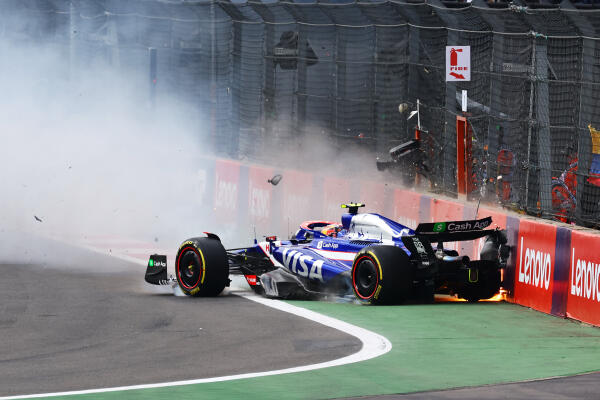 Yuki Tsunoda VCARB crash Mexico