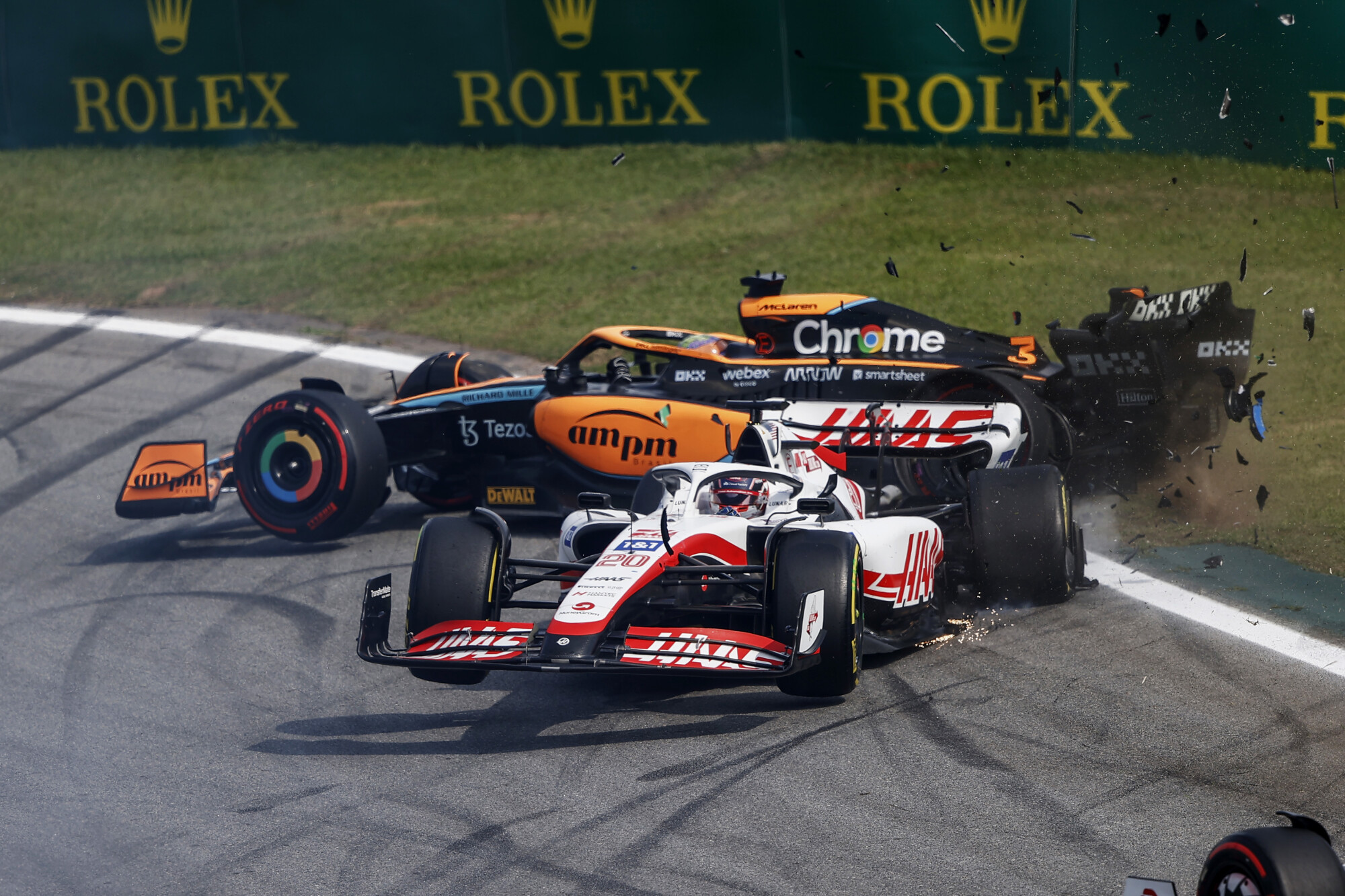 Magnussen Ricciardo crash Brazilie