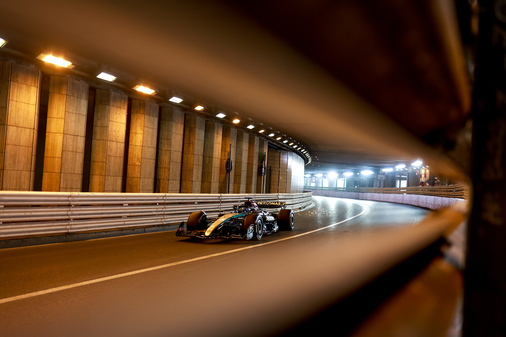 George Russell monaco tunnel 2024 auto zaterdag