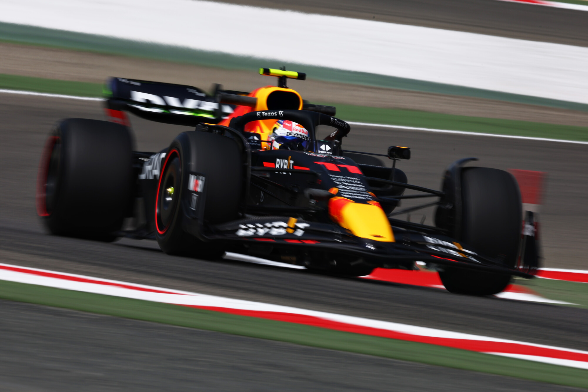 Sergio Pérez  in de auto eerste testdag Bahrein 2022