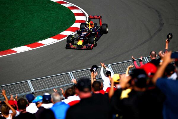 Max_Verstappen_Red_Bull_Racing_F1_Grand_Prix_Canada_2016_T1