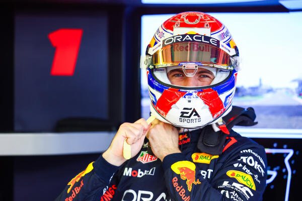 Verstappen zet helm strak