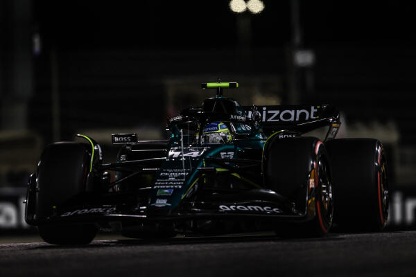 Alonso in auto Bahrein 2023