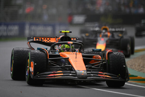 Lando Norris en Max Verstappen tijdens GP Australië 2025