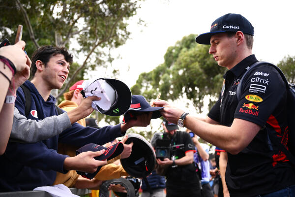 Max Verstappen met fans GP Australië 2022