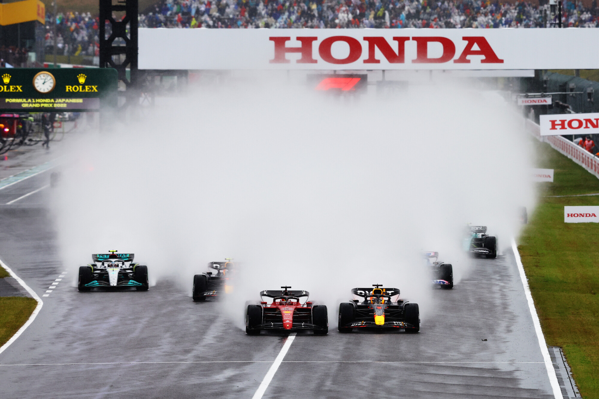 Race start Verstappen Leclerc Japan 2022